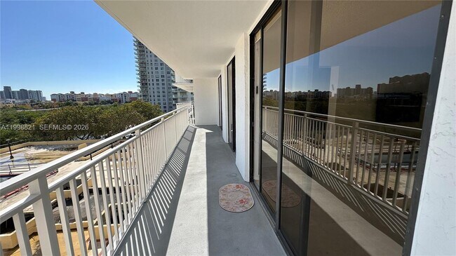 Building Photo - 210 174th St