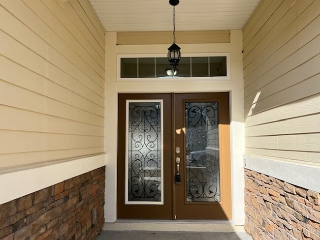 Building Photo - Well Appointed 4/3  Dreamfinders Home