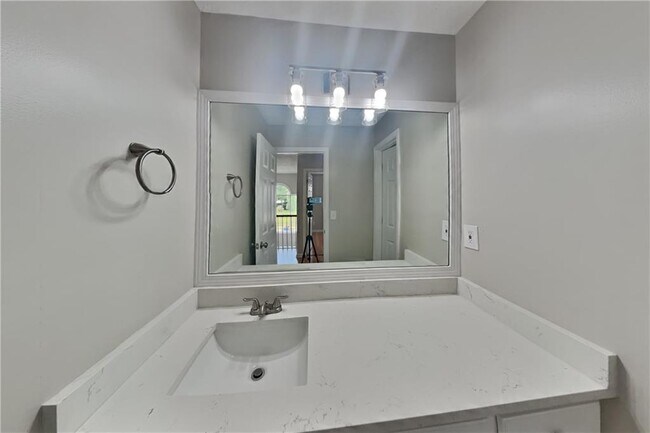 Building Photo - 2882 Manor Glen Ln NW