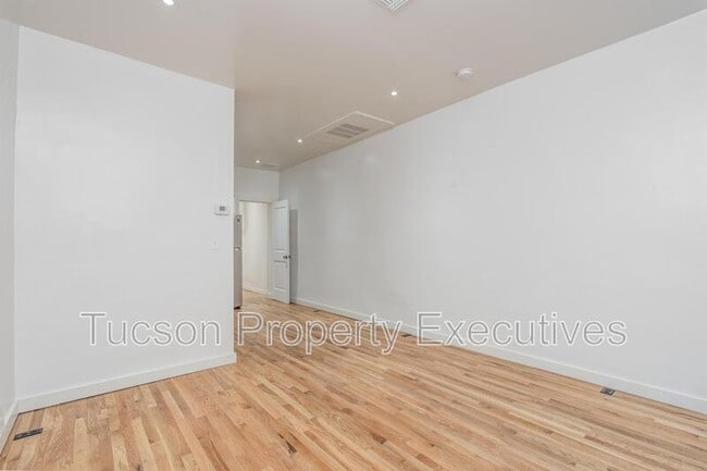 Building Photo - 71 W Simpson St