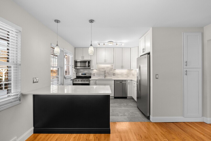 Building Photo - 235 W Washington Ave