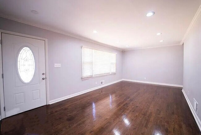 Building Photo - 215 Silver Springs Cir SW