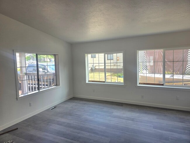 Building Photo - Home for Rent in West Seattle