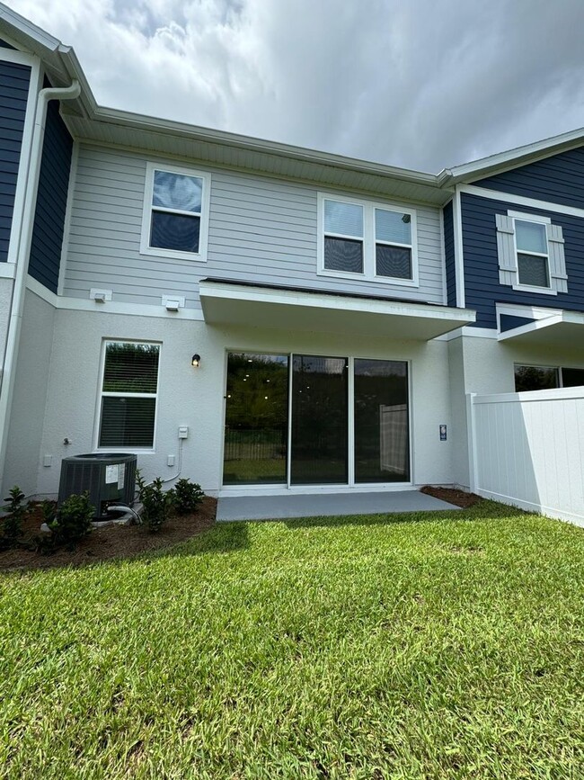 Building Photo - BRAND NEW TOWNHOUSE  3 BEDROOM 2.5 BATHROO...