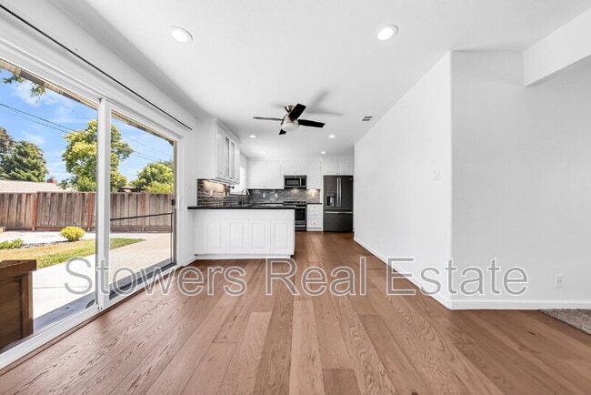 Building Photo - 8365 Lucania St