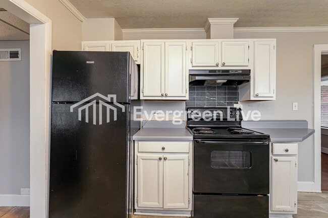 Building Photo - 141 Stewart Rd SE