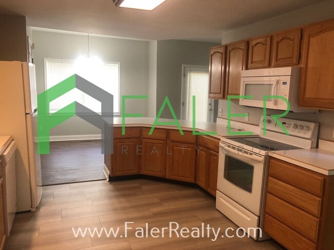 Building Photo - Show-stopping rental available - Lots of S...