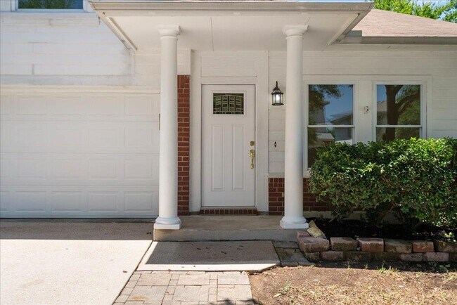 Building Photo - 1025 Doras Dr