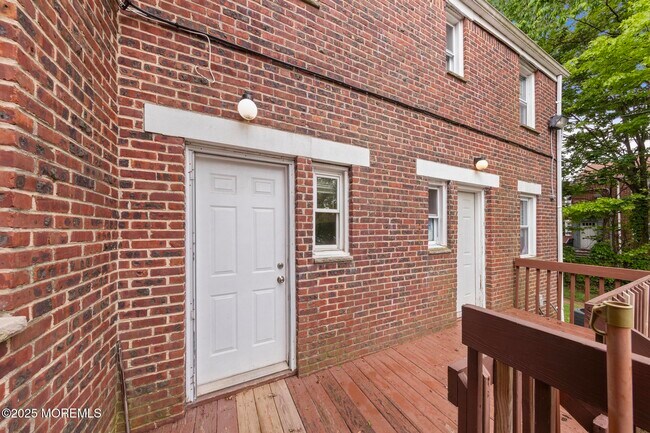 Building Photo - 317 Bath Ave