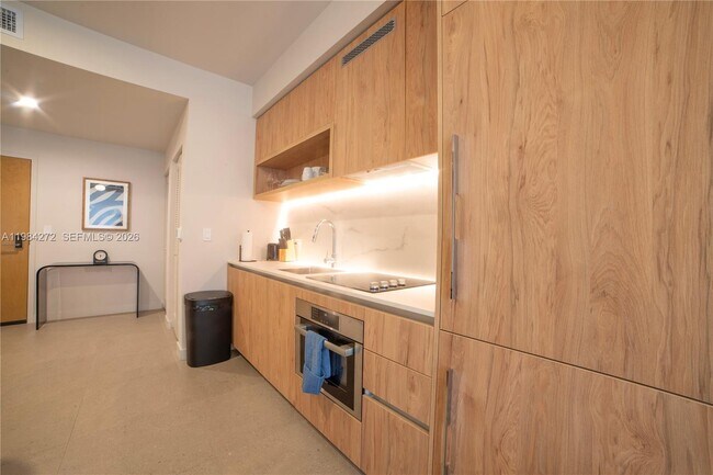 Building Photo - 11 NE 6th St