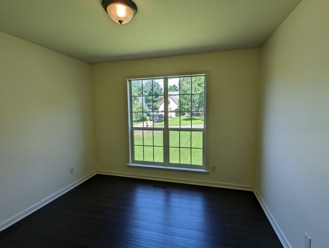 Building Photo - 3 BEDROOM IN THOMPSON STATION AVAILABLE TO...