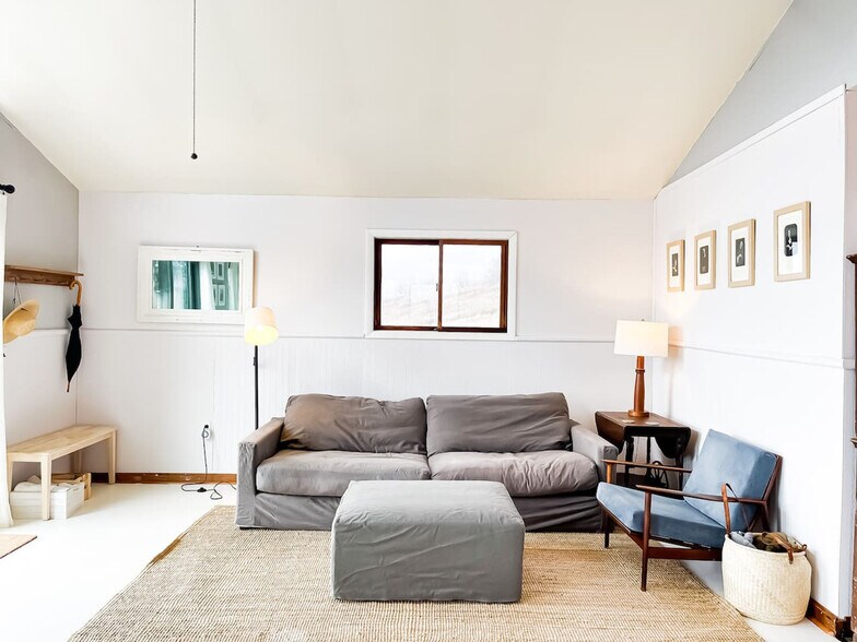 Building Photo - 3924 Hamden Hill Rd