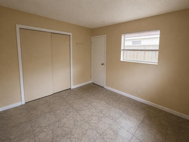 Building Photo - 4125 Woodside Dr