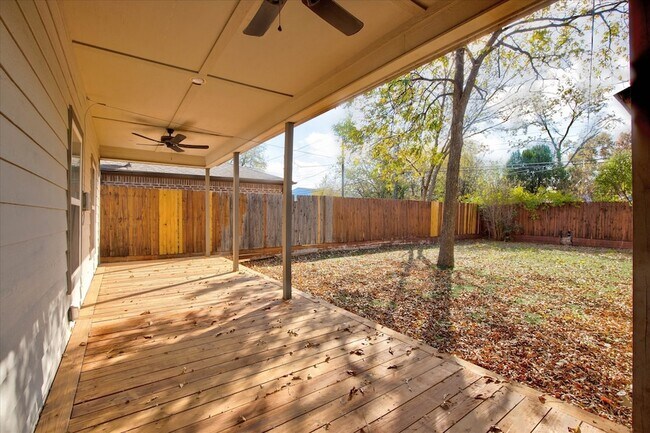 Building Photo - 2521 Benbrook Blvd