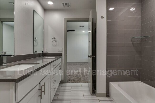 Building Photo - 7907 NW 135th Terrace