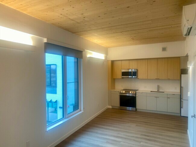 Building Photo - 154 Broadway