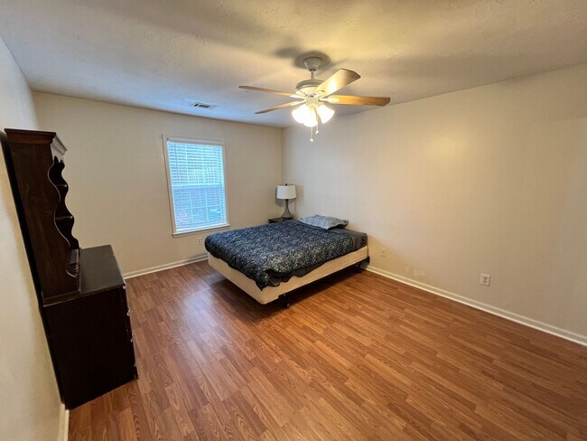 Building Photo - 129 Bennington Ln