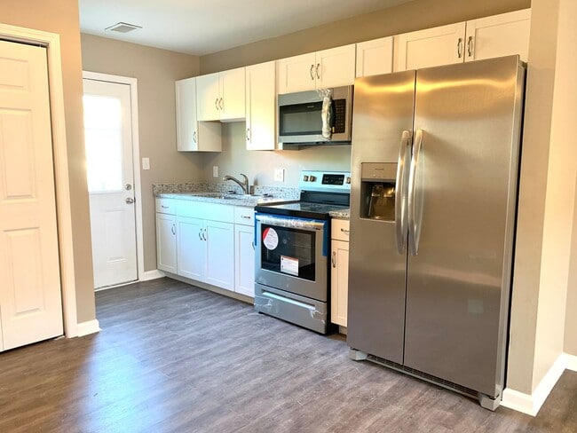 Building Photo - 604 Cory Dr