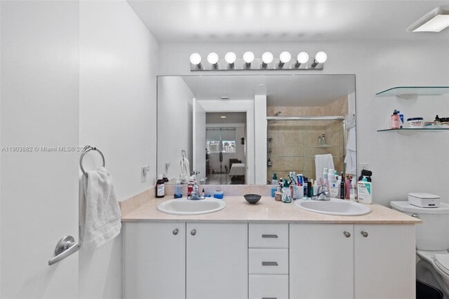 Building Photo - 2475 Brickell Ave