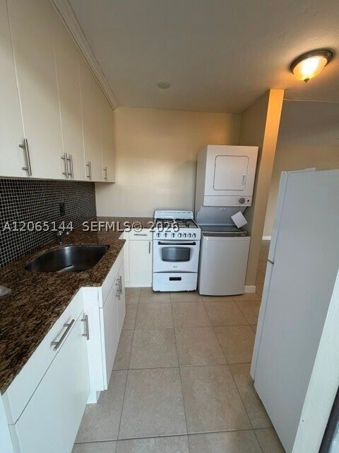 Building Photo - 4500 SW 67th Ave