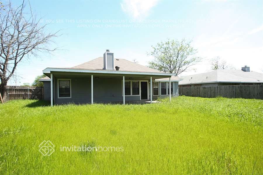 Building Photo - 4800 Hollow Tree Dr