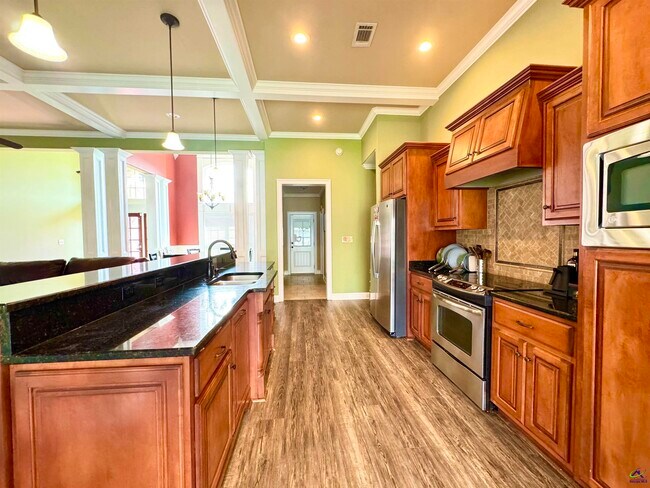 Building Photo - 205 Cheshire Dr