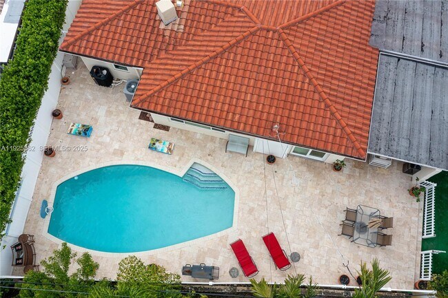 Building Photo - 1900 N Victoria Park Rd