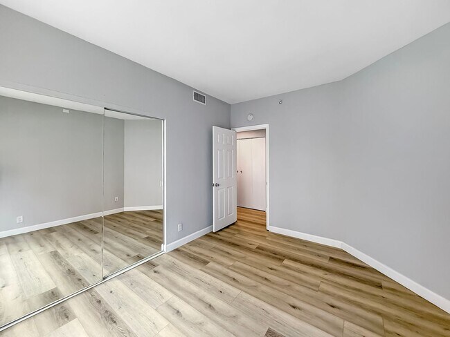 Building Photo - Beautiful 2B/2BA in the Marina w/ Newly Re...