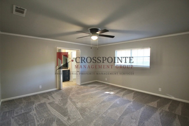 Building Photo - Recently remodeled South Tyler Home with Mother in Law Suite