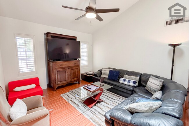 Building Photo - 3Bed/2Bath Furnished Home w/Stunning Backyard! Ready for Immediate Move-In! – POOL!