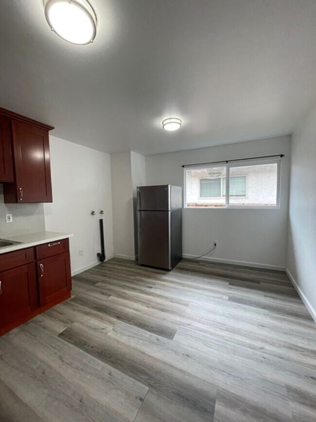 Building Photo - 2-Bedroom, 1-Bath Duet in Union City