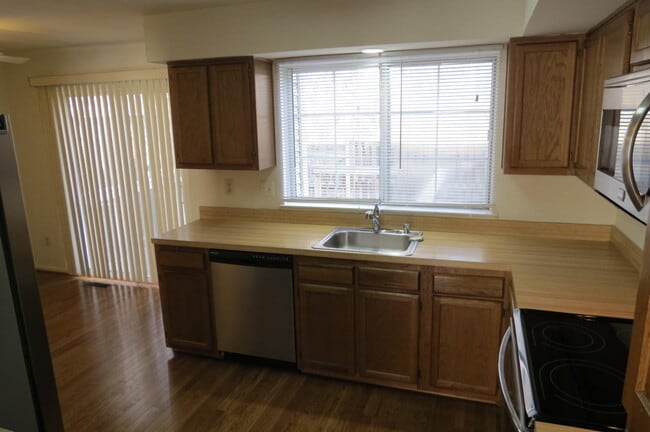 Building Photo - 2208 Wimbledon Cir