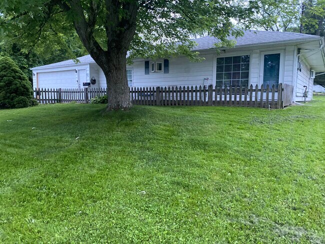 Primary Photo - 64 N Beverly Ave