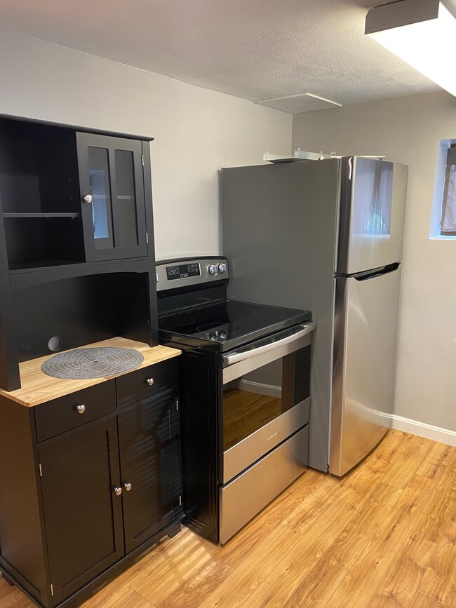 Building Photo - 195 Melendy Rd