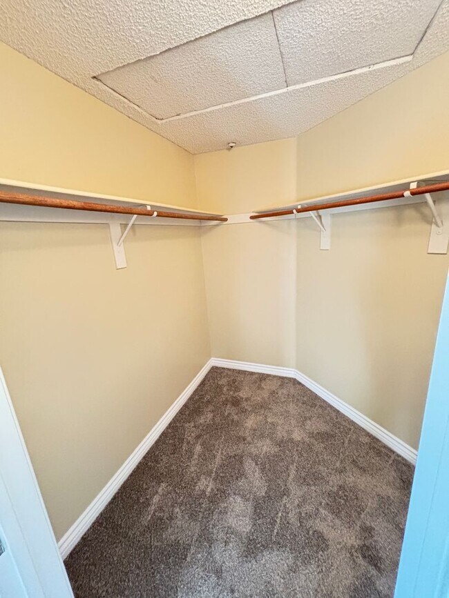 Building Photo - 2 BEDROOM IN 55+ COMMUNITY OF JESS RANCH