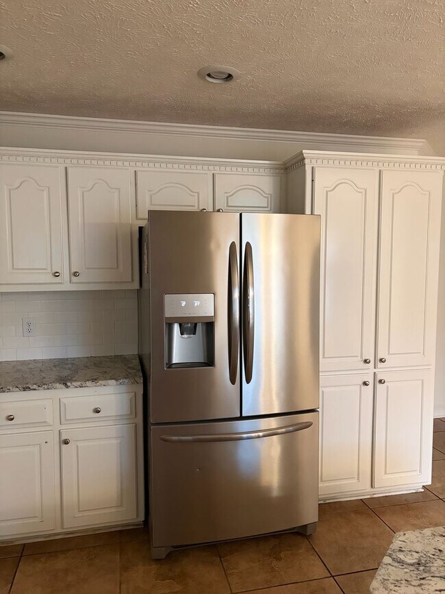 Building Photo - 89 Sir Henry Dr