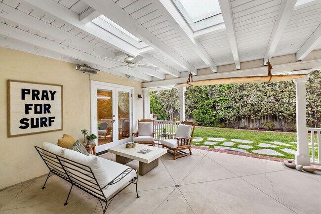 Building Photo - 806 S Ola Vista