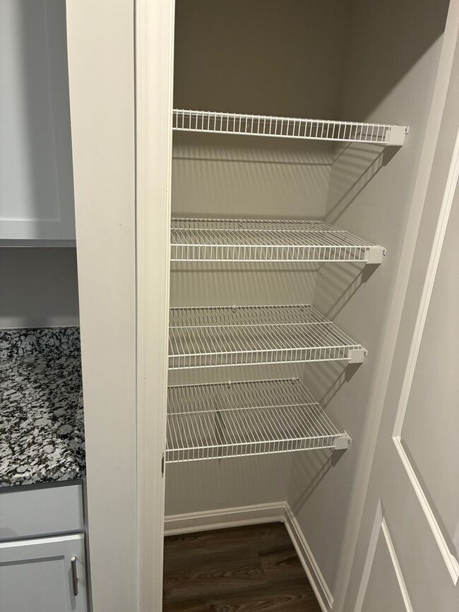 Building Photo - 105 S Osprey Ct