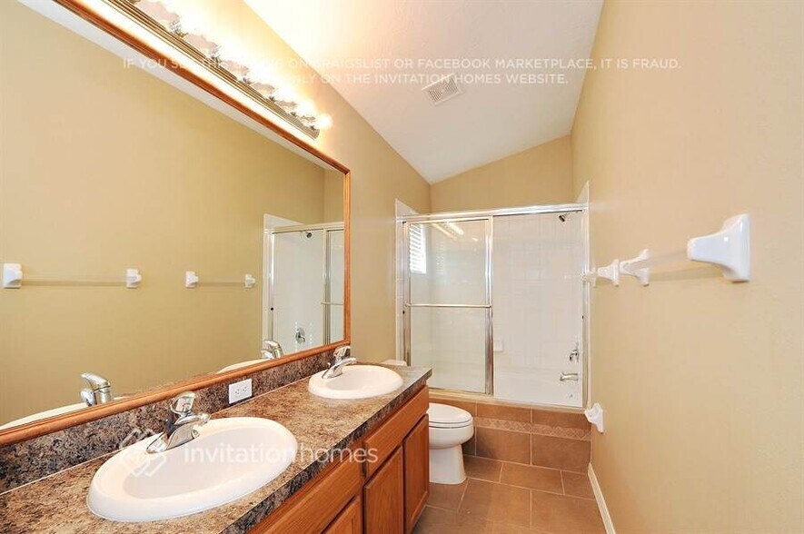 Building Photo - 12720 Lake Vista Dr