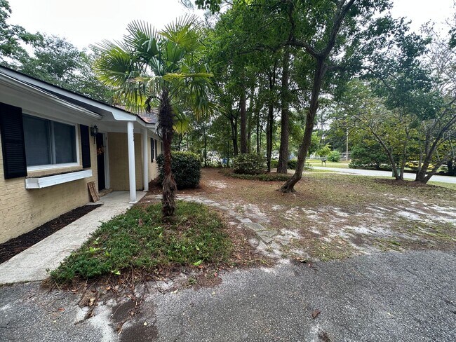 Building Photo - 5854 Michelle Dr