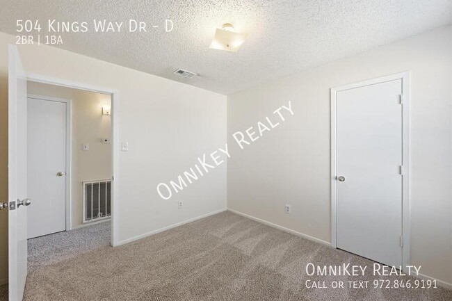 Building Photo - 504 Kings Way Dr