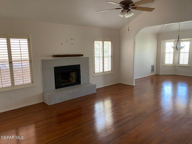 Building Photo - 715 Espada Dr
