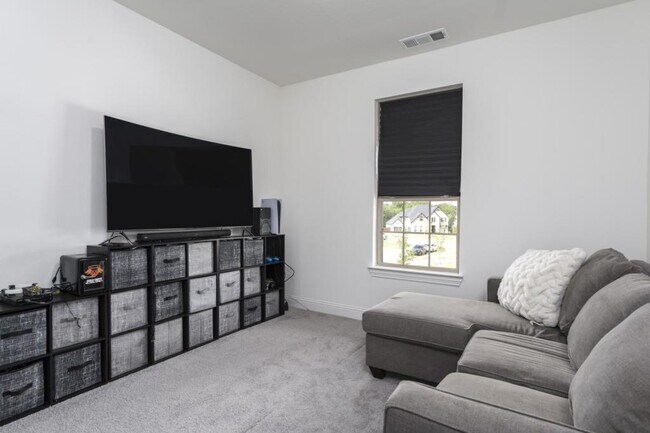 Building Photo - 2302 Royal Dove Ln