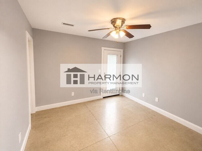 Building Photo - 545 Sunflower Dr