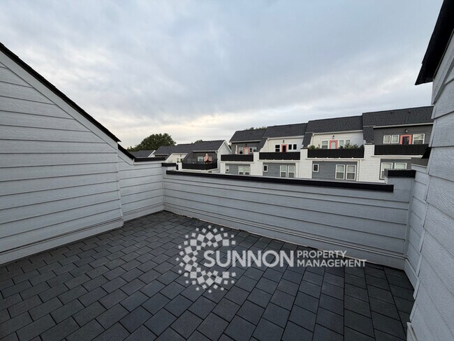 Building Photo - 2 Bed + Loft & 2 Car Garage with Skyline Views