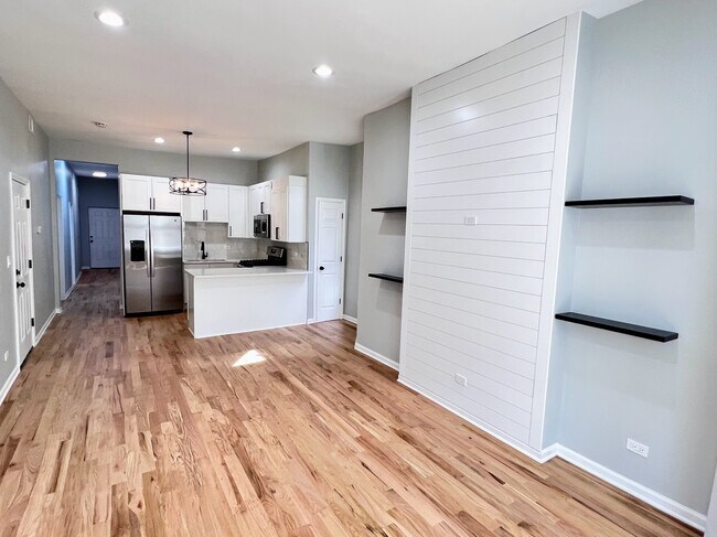 Building Photo - 1227 S Springfield Ave