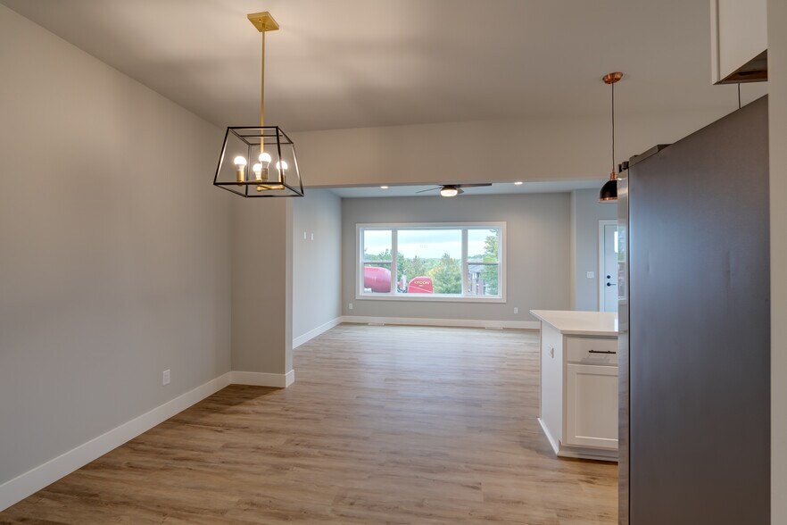 Building Photo - 137 Prairie Heights Dr