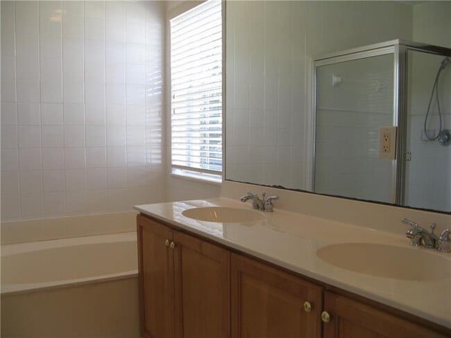 Building Photo - 6501 Sandpiper Dr