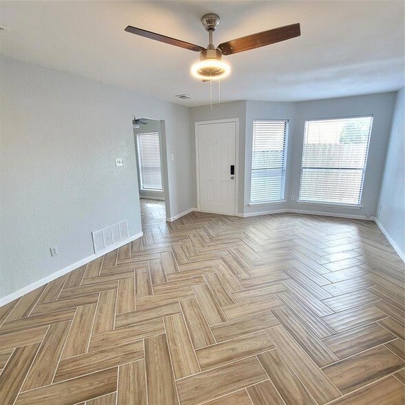 Building Photo - 13351 Water Oak Ln