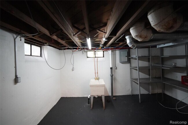 Building Photo - 16145 Baylis St